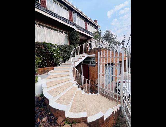 3 BEDROOM HOUSE FOR SALE IN KENSINGTON